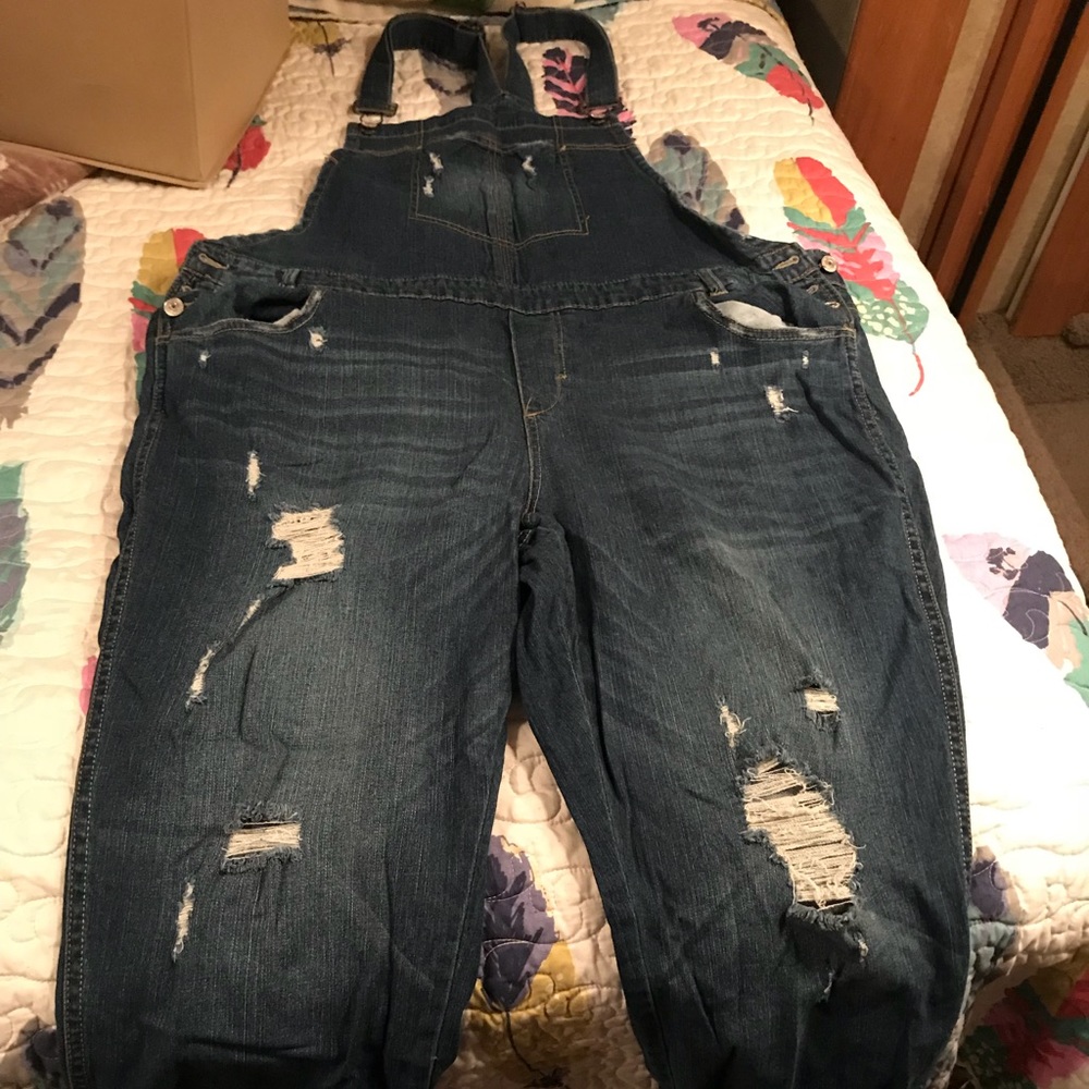 Almost new. Overalls. So cute!!!